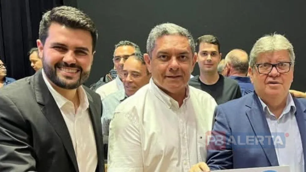 Prefeito Rinaldo Cipriano fortalece educação e saúde ao conquistar ônibus escolar e emenda de R$ 300 mil