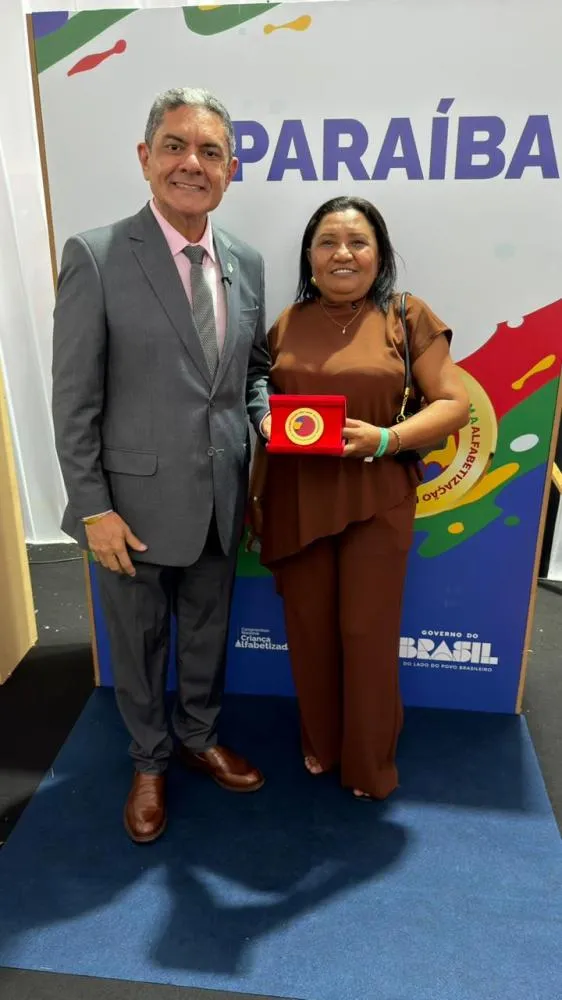 Joca Claudino recebe Selo Ouro em Alfabetização em cerimônia em Brasília